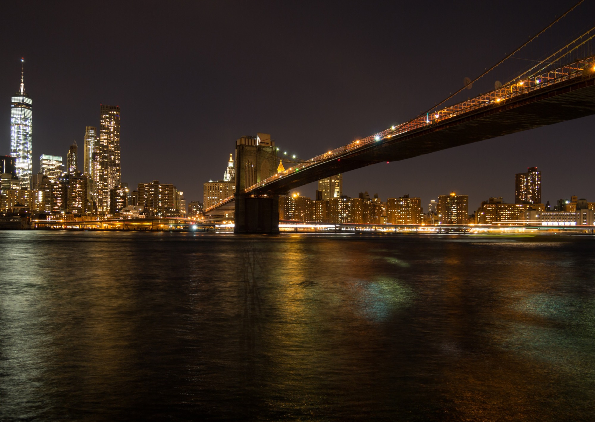 Brooklyn Bridge and the Manhattan skyline lit up at night